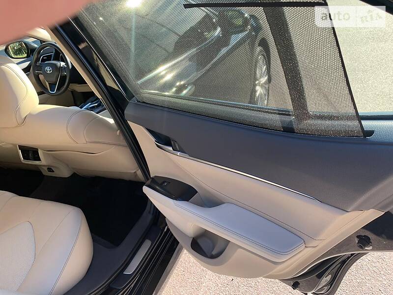 Седан Toyota Camry 2018 в Києві