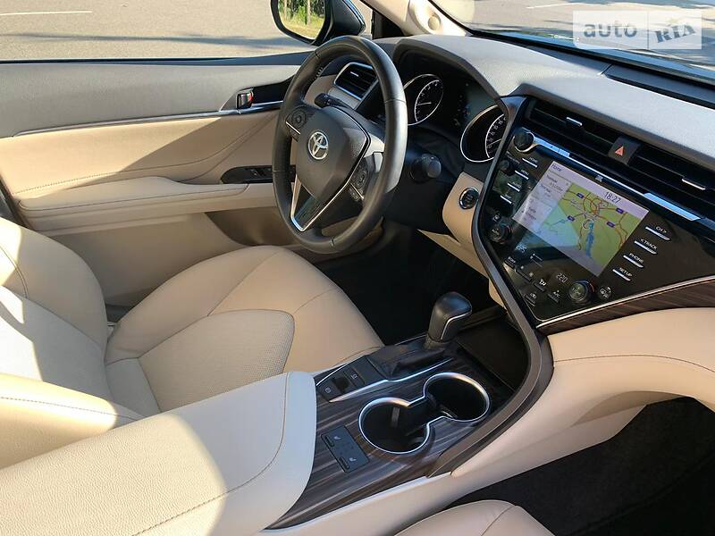 Седан Toyota Camry 2018 в Києві