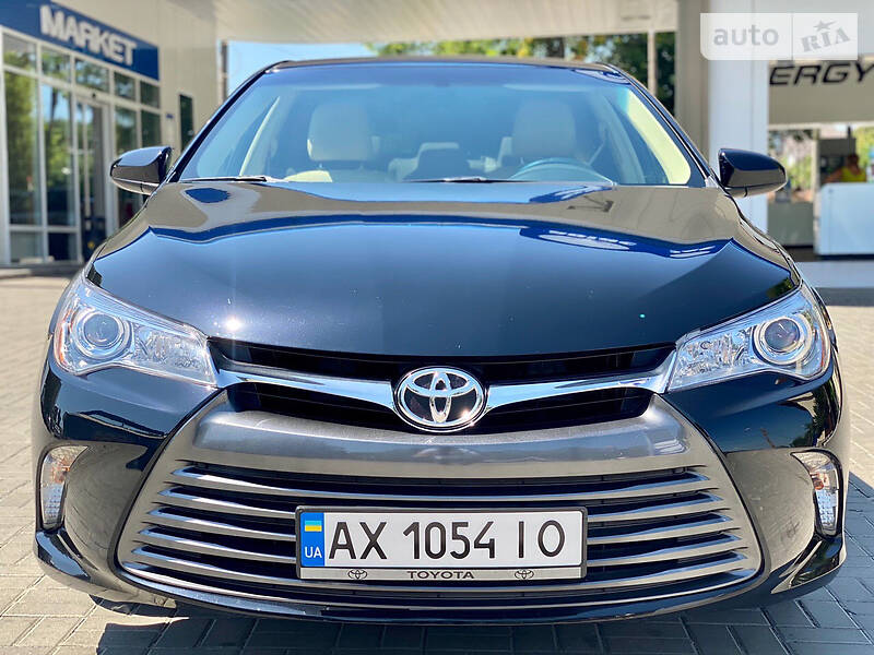 Седан Toyota Camry 2015 в Дніпрі