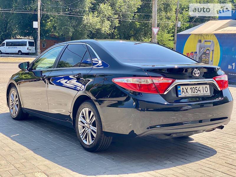 Седан Toyota Camry 2015 в Дніпрі