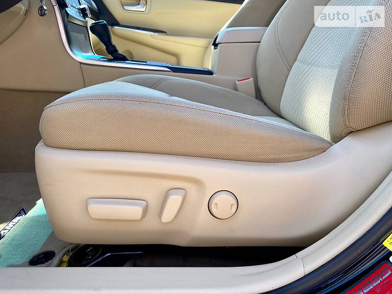 Седан Toyota Camry 2015 в Дніпрі