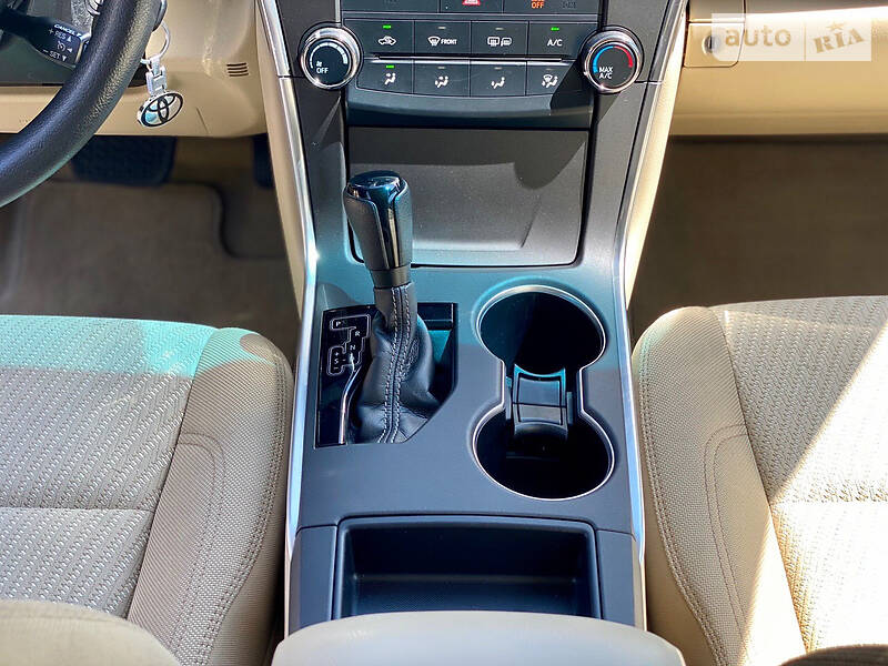 Седан Toyota Camry 2015 в Дніпрі