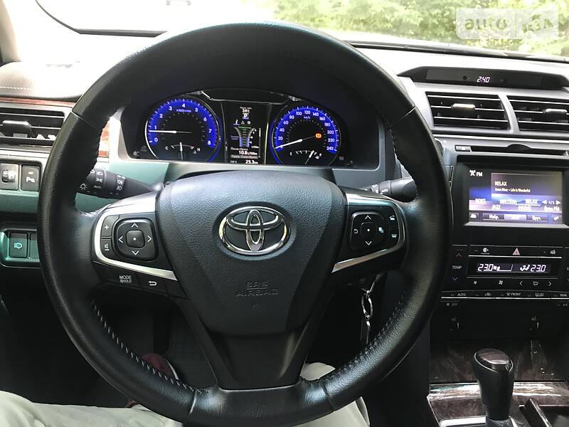 Седан Toyota Camry 2016 в Києві