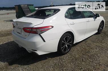 Седан Toyota Camry 2018 в Киеве