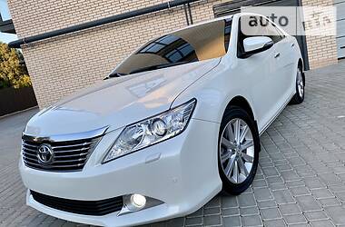 Седан Toyota Camry 2011 в Днепре