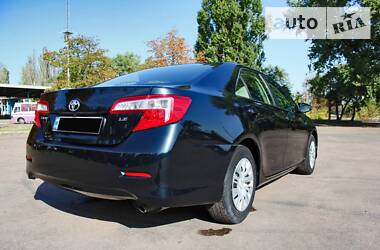 Седан Toyota Camry 2013 в Кременчуге