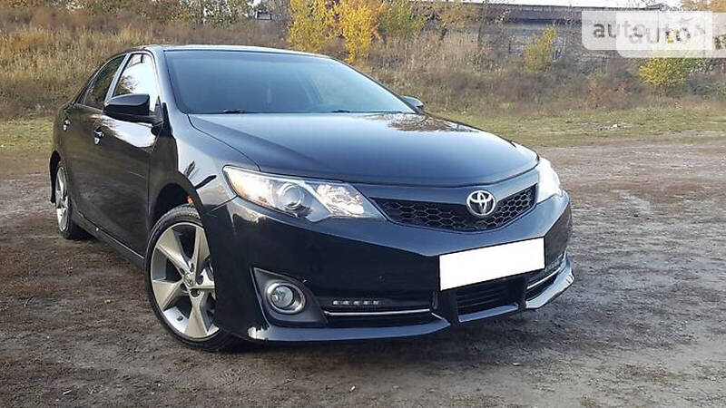 Седан Toyota Camry 2013 в Киеве