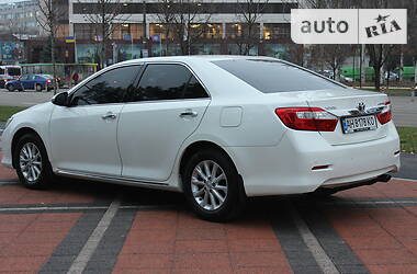 Седан Toyota Camry 2011 в Днепре