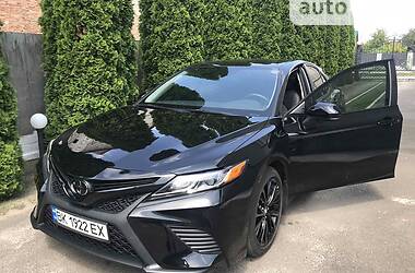 Седан Toyota Camry 2019 в Ровно