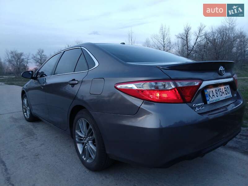 Седан Toyota Camry 2017 в Києві