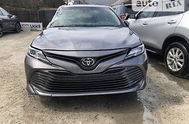 Седан Toyota Camry 2018 в Луцьку