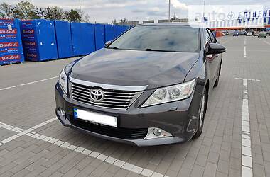 Седан Toyota Camry 2013 в Виннице