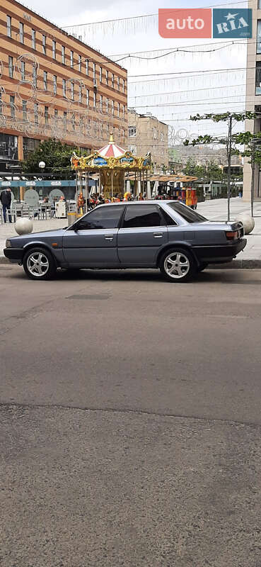 Седан Toyota Camry 1988 в Шостке