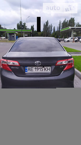 Седан Toyota Camry 2012 в Днепре