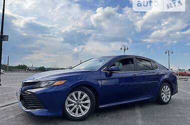 Седан Toyota Camry 2018 в Харькове