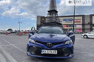 Седан Toyota Camry 2018 в Харькове