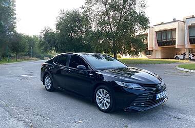 Седан Toyota Camry 2019 в Киеве