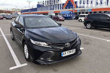 Седан Toyota Camry 2018 в Киеве