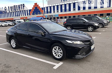 Седан Toyota Camry 2018 в Киеве