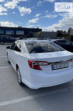 Седан Toyota Camry 2012 в Киеве