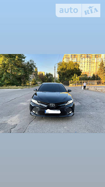 Седан Toyota Camry 2018 в Киеве