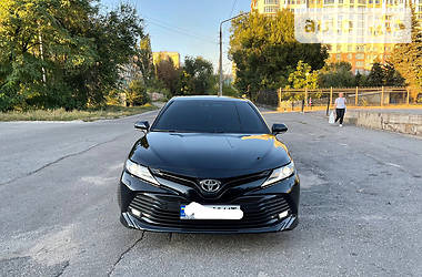 Седан Toyota Camry 2018 в Киеве