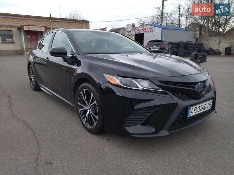 Седан Toyota Camry 2018 в Виннице