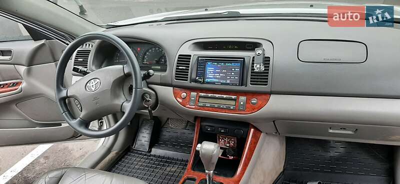 Седан Toyota Camry 2004 в Запорожье