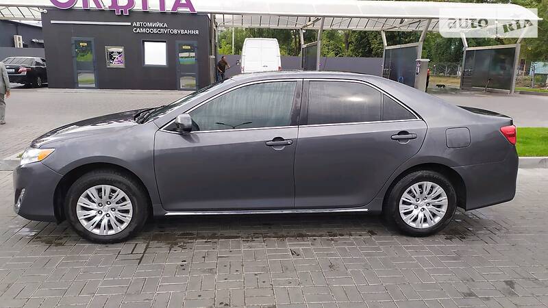 Седан Toyota Camry 2012 в Днепре
