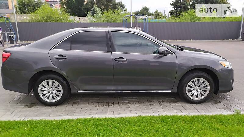 Седан Toyota Camry 2012 в Днепре