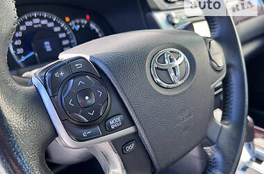 Седан Toyota Camry 2013 в Сумах