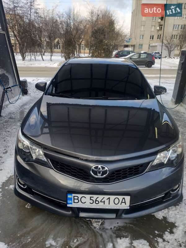 Седан Toyota Camry 2012 в Львове