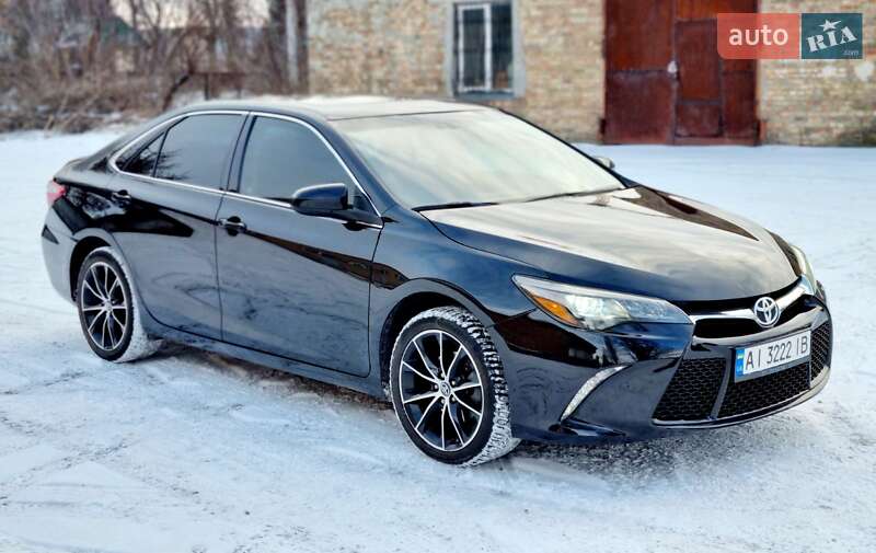 Седан Toyota Camry 2016 в Киеве