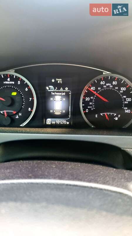 Седан Toyota Camry 2016 в Киеве