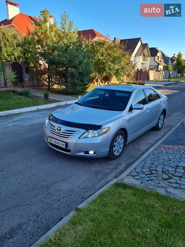 Седан Toyota Camry 2008 в Рівному