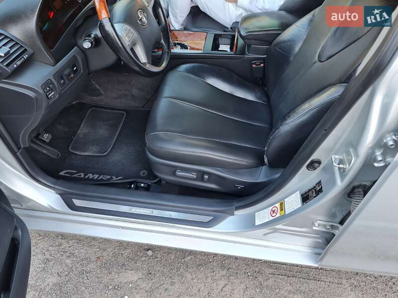 Седан Toyota Camry 2008 в Рівному