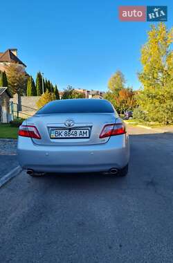 Седан Toyota Camry 2008 в Рівному