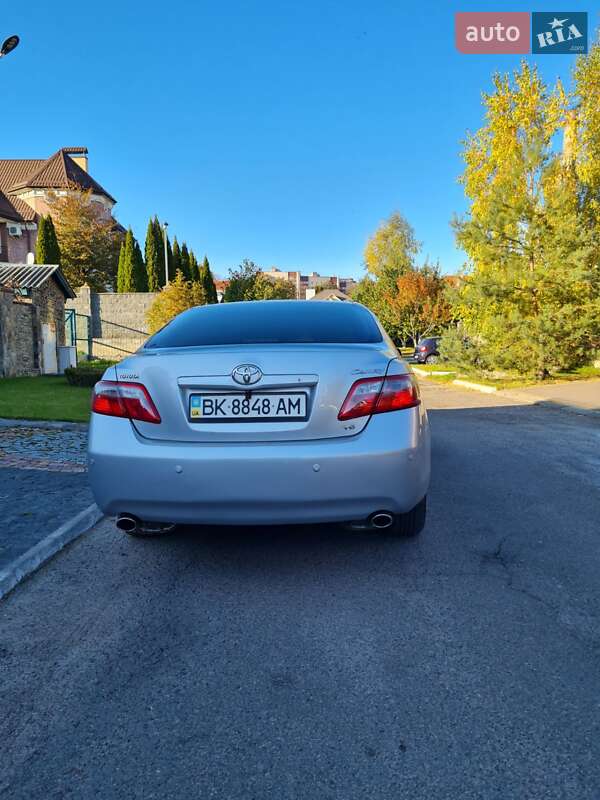 Седан Toyota Camry 2008 в Рівному