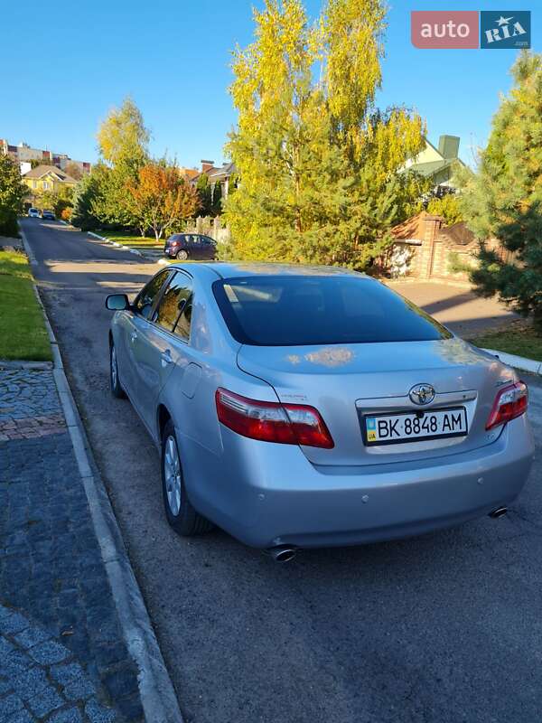 Седан Toyota Camry 2008 в Рівному