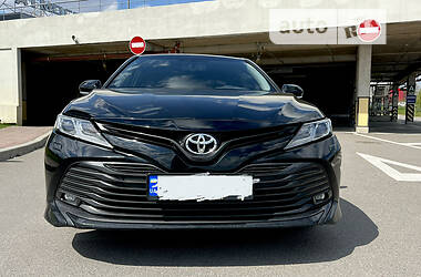 Седан Toyota Camry 2020 в Киеве