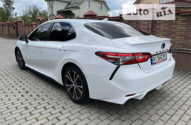 Седан Toyota Camry 2019 в Дубні