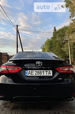 Седан Toyota Camry 2018 в Кривом Роге