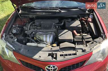 Седан Toyota Camry 2013 в Києві