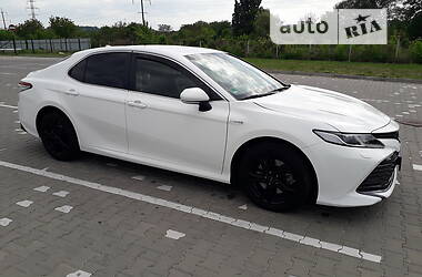 Седан Toyota Camry 2019 в Черновцах