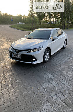 Седан Toyota Camry 2018 в Хмельницком