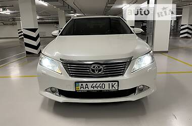 Седан Toyota Camry 2013 в Киеве