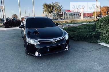 Седан Toyota Camry 2017 в Кропивницком