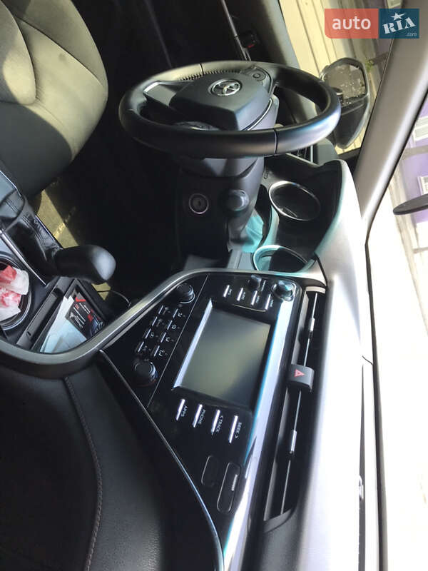 Седан Toyota Camry 2018 в Кривому Розі