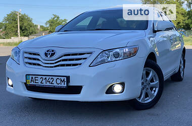 Седан Toyota Camry 2010 в Днепре