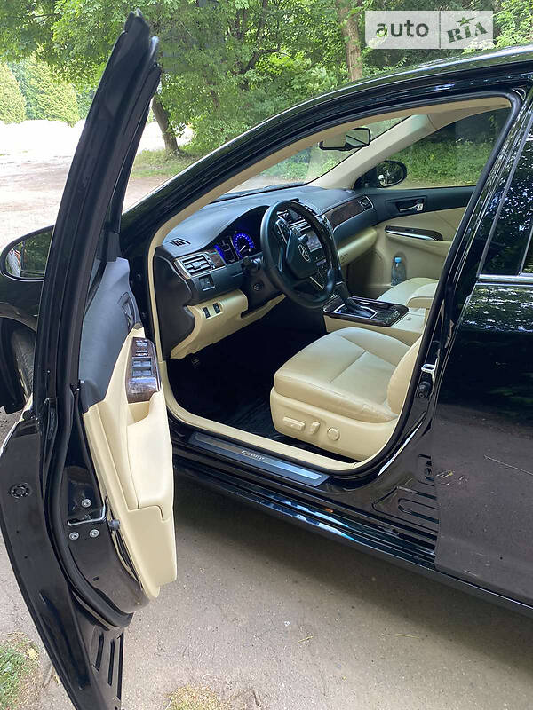 Седан Toyota Camry 2016 в Львові